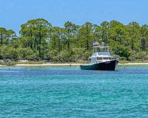 Snorkeling boat at the grass flats in Destin Florida