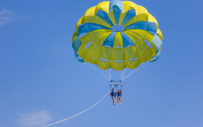 Is it safe to go parasailing in Destin FL?
